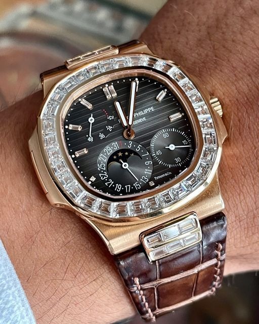 Branded Watch Nautilus 5724 Rose Gold(Refurbished)